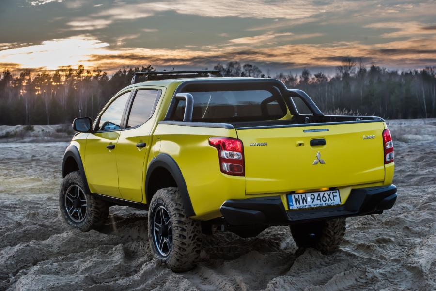  Mitsubishi L200 Monster Concept 2016 года  (фото 22 из 30)